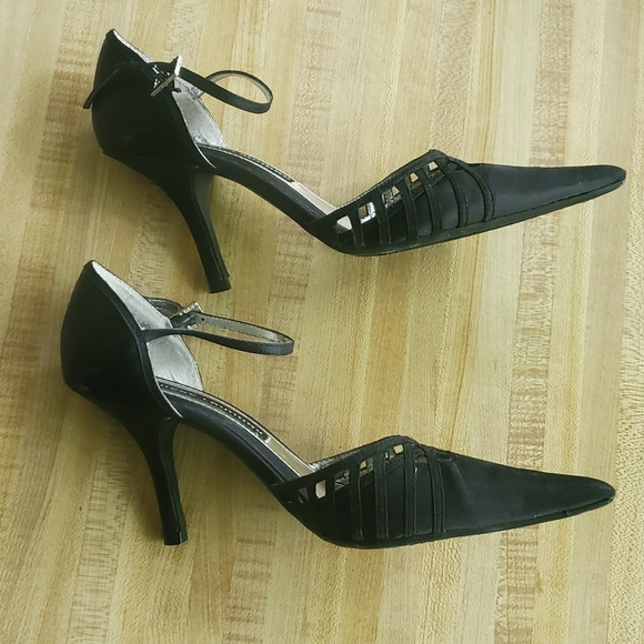 Chinese Laundry Blaze Black Satin Heels - Picture 5 of 8